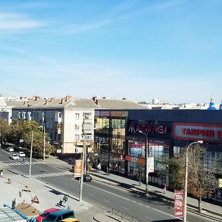 شقة Khmelʼnytsʼkyy  في 2Х Комнатная С Ремонтом В Центре.Renovated, Center المظهر الخارجي الصورة